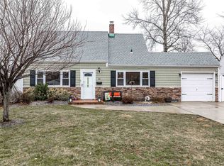 44 Primrose Ln, Levittown, NY 11756