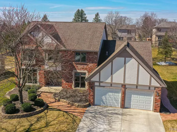 2035 Reagan Dr, Rochester Hills, MI 48309