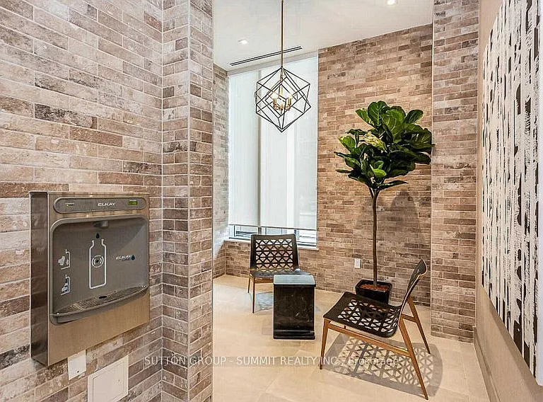 212 King William St #616 — Photo 16