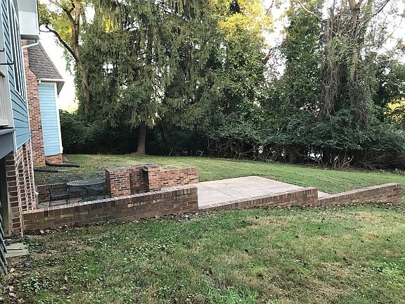 3rd image of 222 Lovers Ln NW