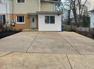 10710 Maple St, Fairfax, VA 22030