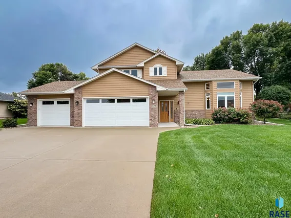 7205 W 32nd St, Sioux Falls, SD 57106