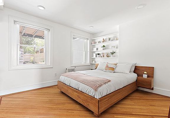 5th image of 136 Monroe St Floor 1