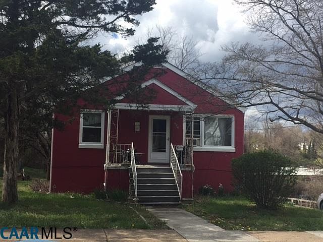 2nd image of 909 6th St SE