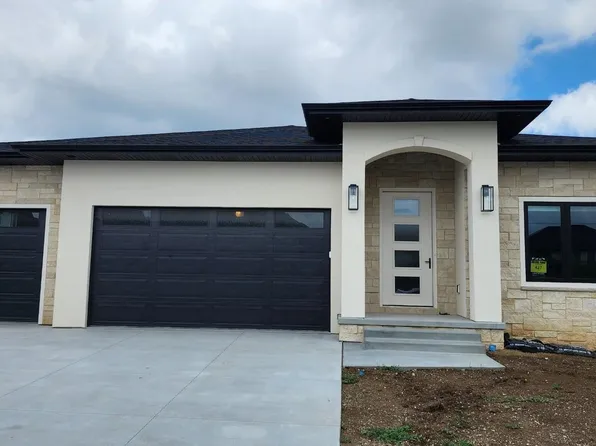 427 Deep Water Dr, Lincoln, NE 68527