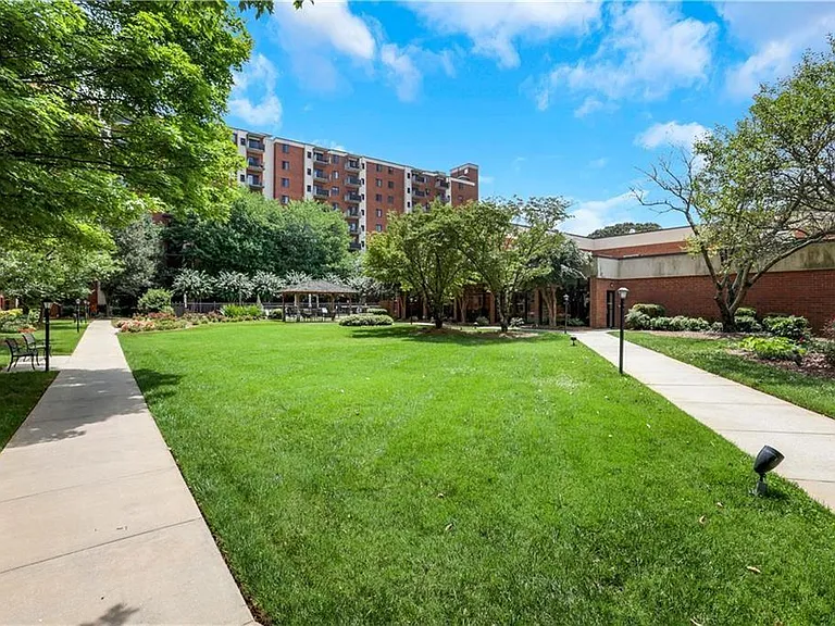 300 Johnson Ferry Rd NE #B902 — Photo 37