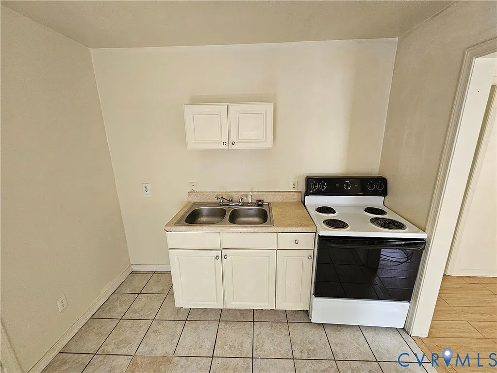 2 bed, 1.0 bath, 696 sqft, $1,100 — Photo 1