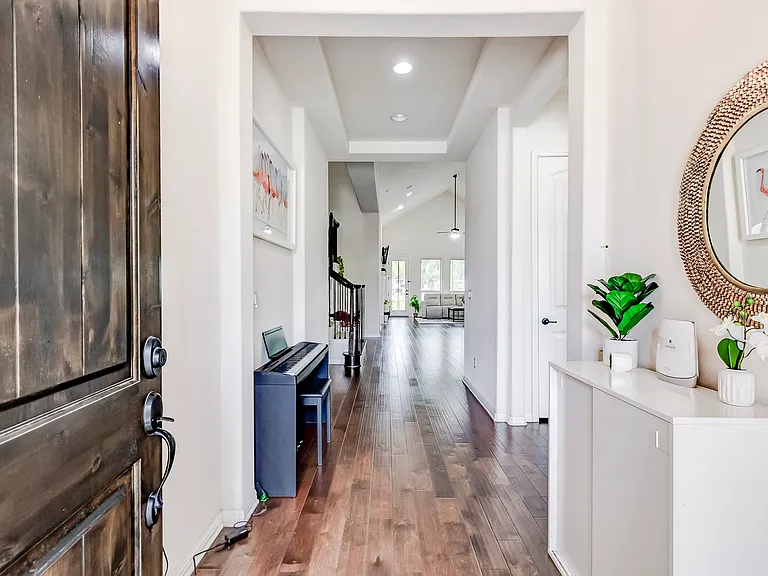 1012 Clearwell St — Photo 3
