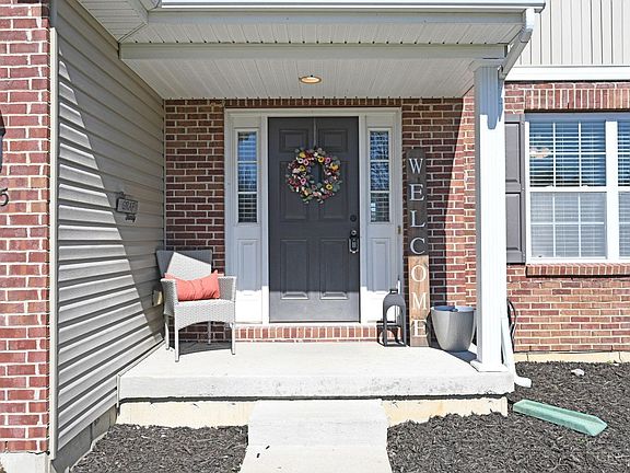 3rd image of 715 Holland Ct