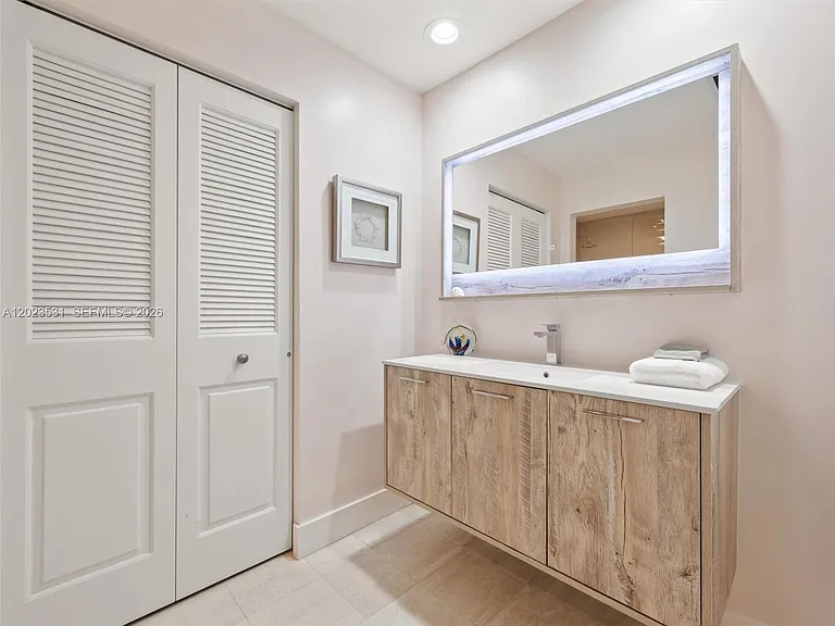 2425 Fisher Island Dr #5205 — Photo 26