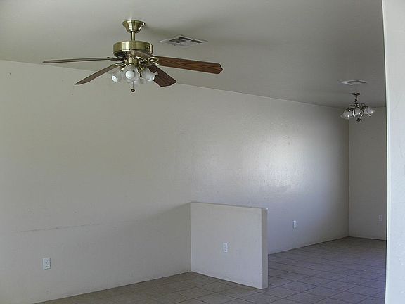 2nd image of 5023 S Park Ave
