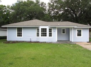 828 Magnolia St, Lake Jackson, TX 77566