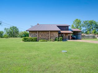 905 W 11th St, Clarksville, TX 75426