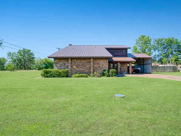 905 W 11th St, Clarksville, TX 75426