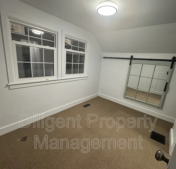736 Stormont St #UPPER — Photo 22