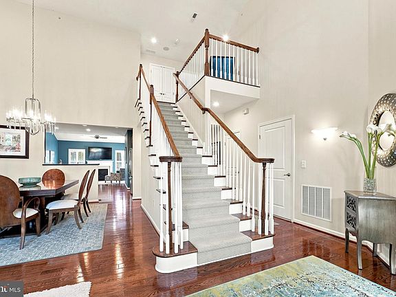 4th image of 117 Mustang Way