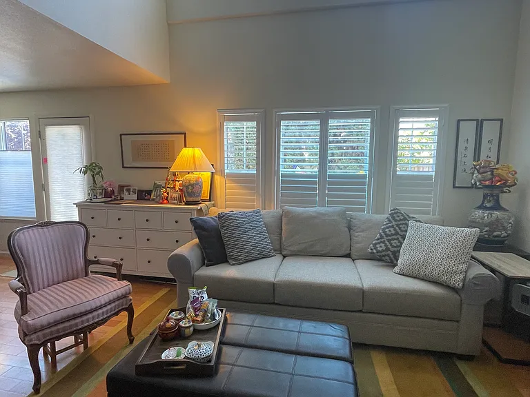 Sandhurst Dr — Photo 1