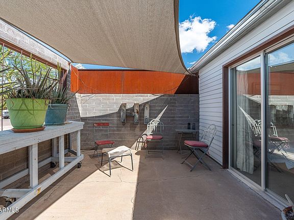 4th image of 923 W AVALON Drive