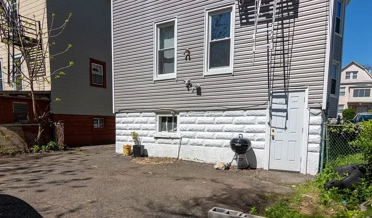 242 S Burnet St — Photo 17
