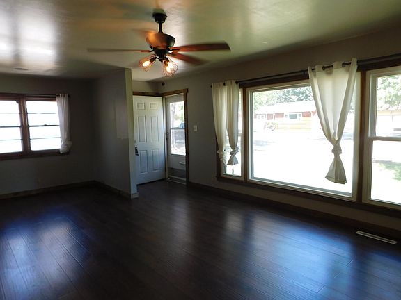 4th image of 303 N Hillside St