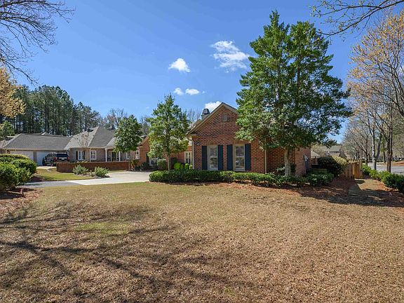 4th image of 893 Caledonian Way