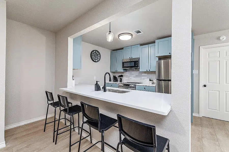 5 bed, 2968 sqft, $3,500 — Photo 2