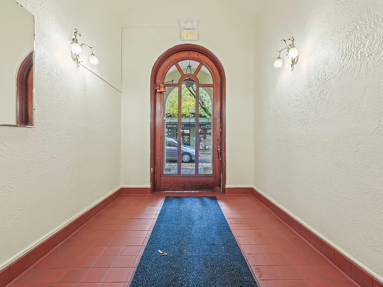 The Glenden Apartments — Photo 23