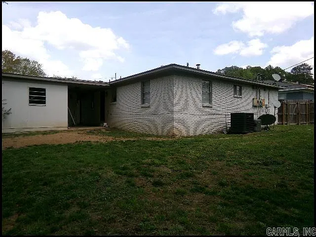2 bed, 1.0 bath, 967 sqft, $975 — Photo 3
