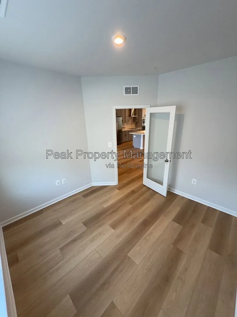 3 bed, 2.5 bath, 2365 sqft, $2,650 — Photo 3