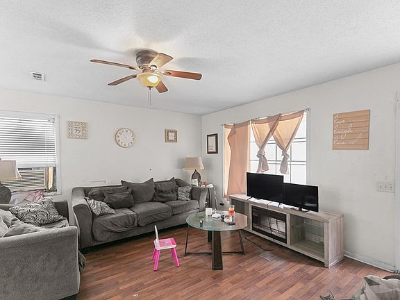 4th image of 158 Belcher Ave