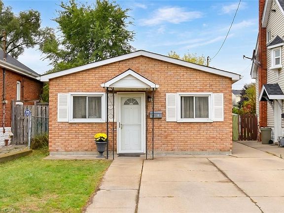 2nd image of 201 Strathearne Ave