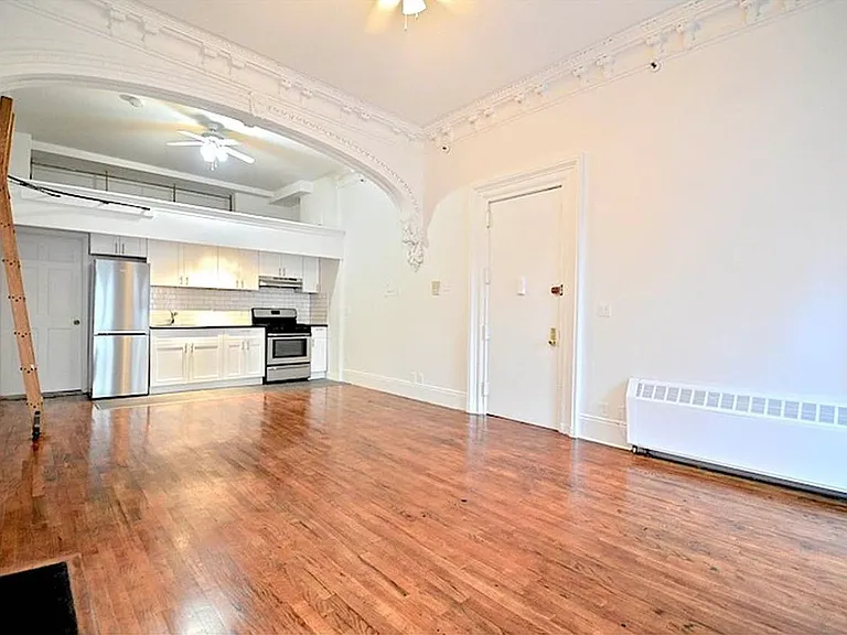 306 W 30th St #1F — Photo 2