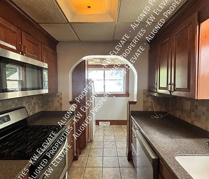 1491 Beardsley St — Photo 10
