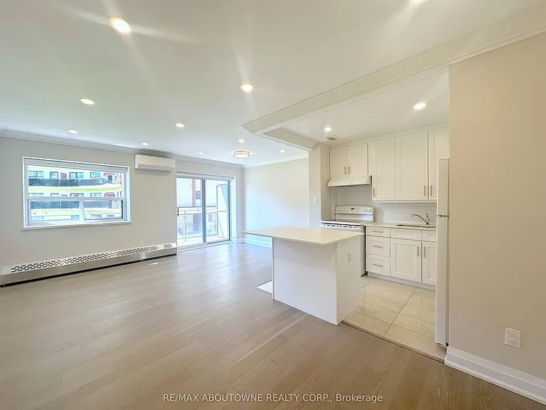 135 Allan St #204 — Photo 2