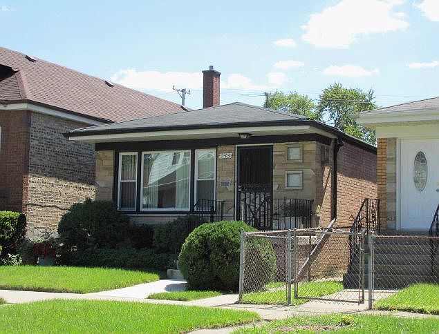 2nd image of 543 E 89th Pl