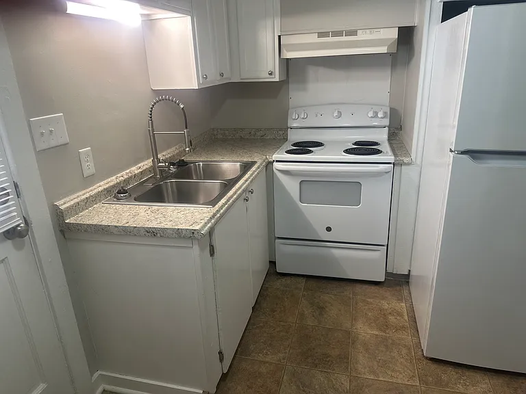 106 Juniper Ln — Photo 2