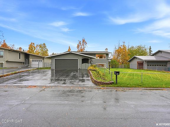 3rd image of 1880 Otter St