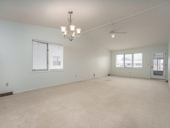 4th image of 952 Amberwood West Dr SW