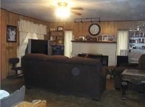 2nd image of 1002 Windsor Dr