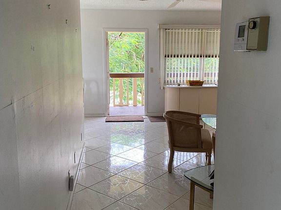 5th image of 72 Westbury C #72