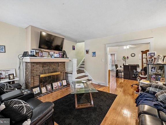 2nd image of 129 E Providence Rd