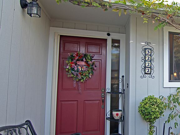 2nd image of 3222 Stockbridge Ln #1