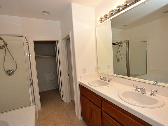 3rd image of 3409 Rockhampton Dr