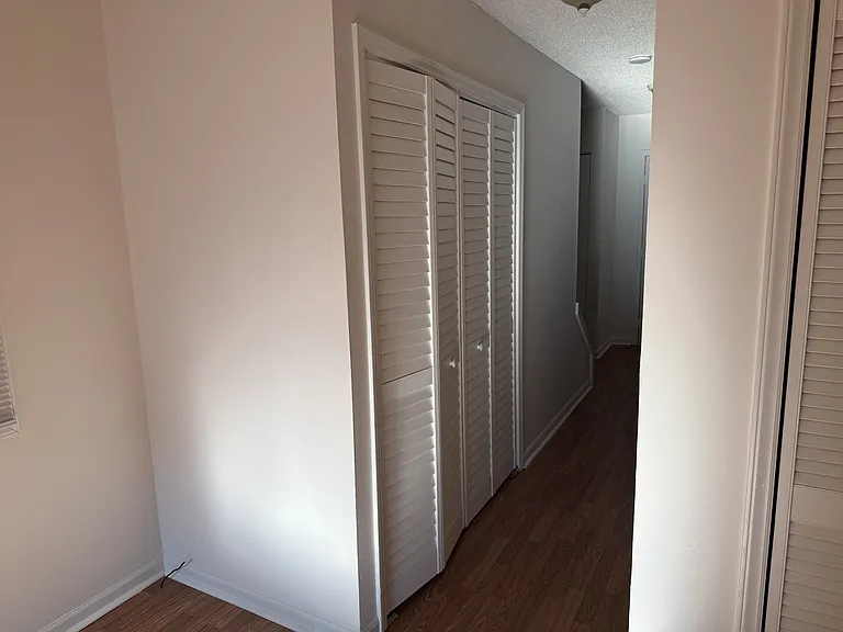 300 Lee Driveunit #B — Photo 8