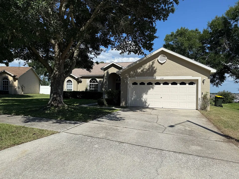 2735 Cedaridge Cir