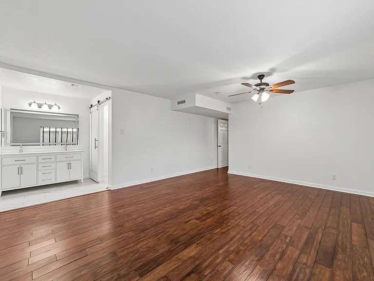 10239 Green Ash Rd — Photo 31