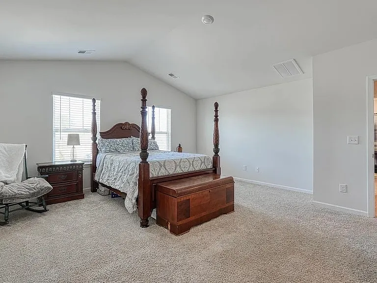 528 Keller Ln — Photo 14