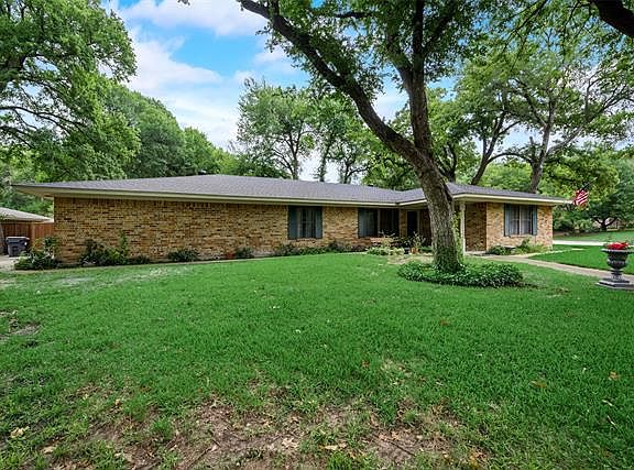 5th image of 2801 Hillcrest Dr