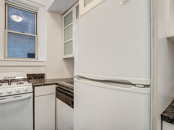 5th image of 3 E 66th St #B1