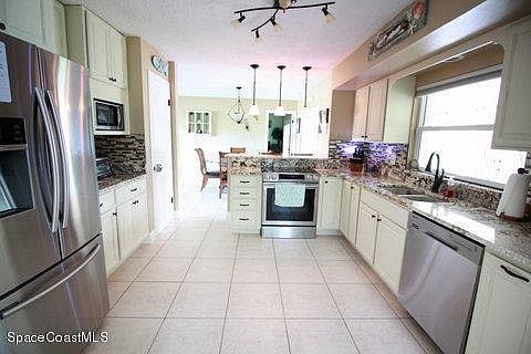 3rd image of 245 Bonnie Ct